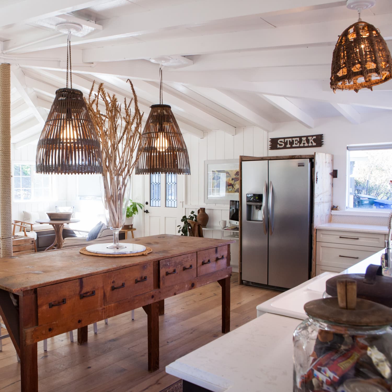 rustic-country-kitchen-lighting-things-in-the-kitchen